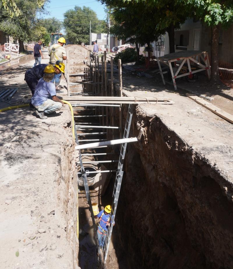Bahía Blanca: avanza la reposición de un colector cloacal
